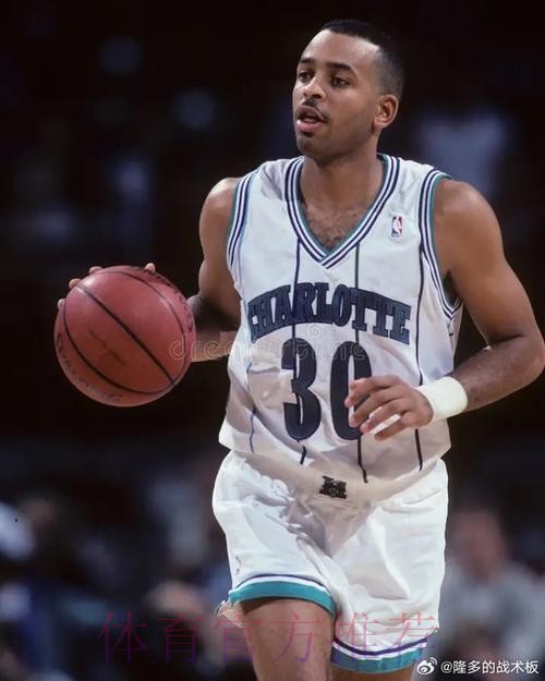 黄蜂队史得分榜：肯巴-沃克、戴尔-库里、迈尔斯-布里奇斯